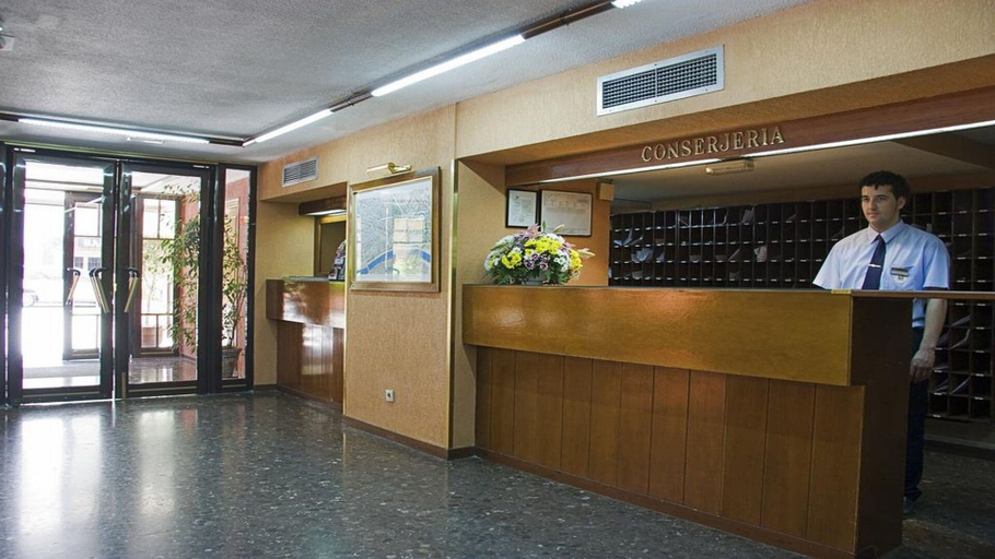 Others 4, Triana Premium Center, Sevilla