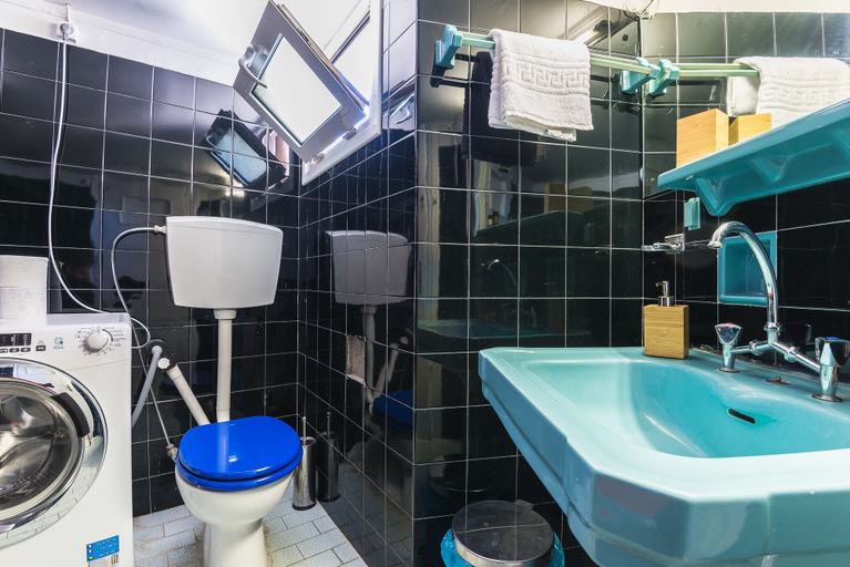 Bathroom 4, Super Paradise Apartments, Attica