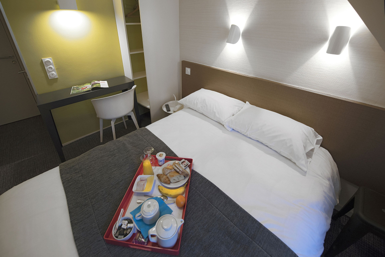 Bedroom 3, Hôtel Du Port, Finistère