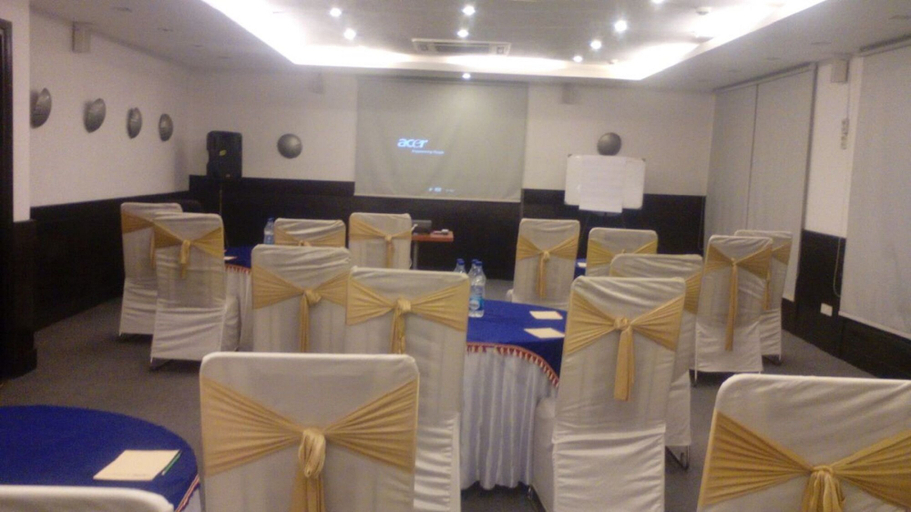Food & Drinks 4, Royal Residence On MG Road, Gurgaon