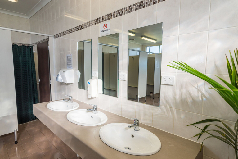 Bathroom 4, Edithburgh Caravan Park, Yorke Peninsula - South