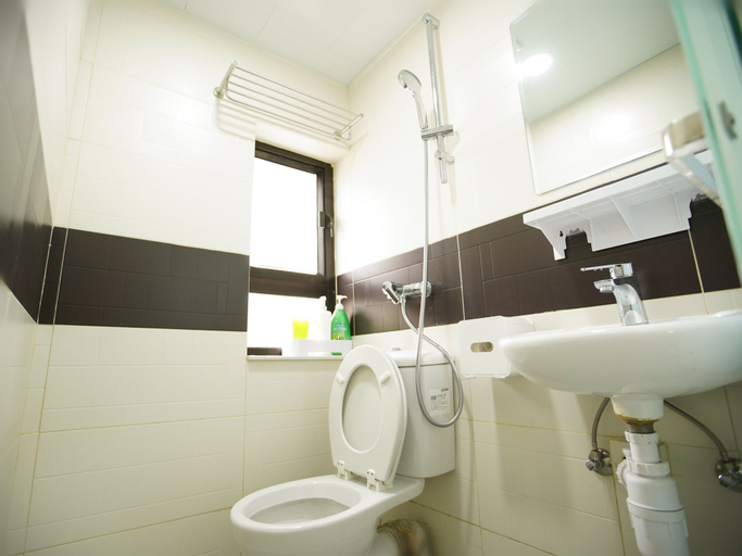 Bathroom 5, Kong Hing Guest House, Kowloon