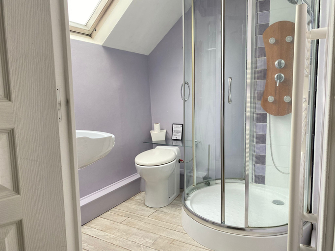 Bathroom 5, Closerie La Fontaine, Indre-et-Loire