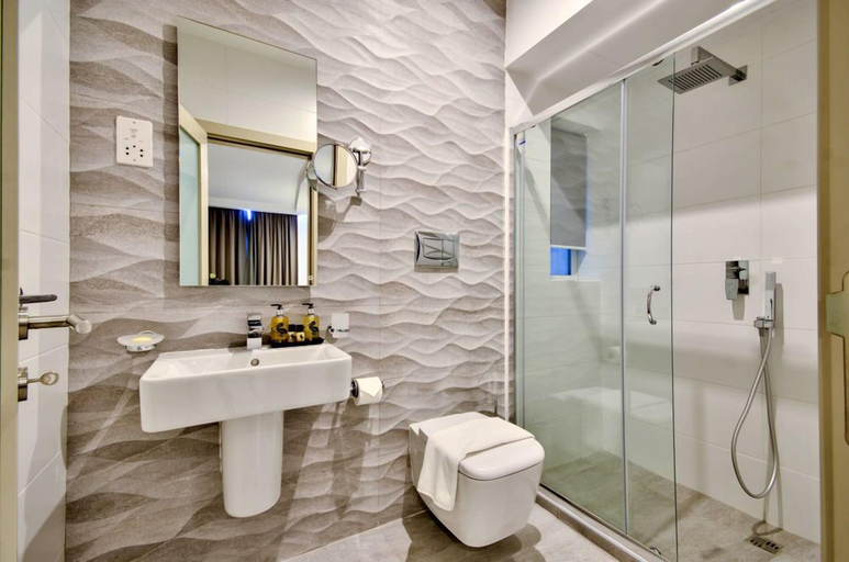 Bathroom, Juffair Plaza Suite, Manama