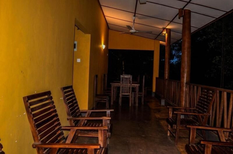 Food & Drinks 5, River edge Bungalow, Rattota