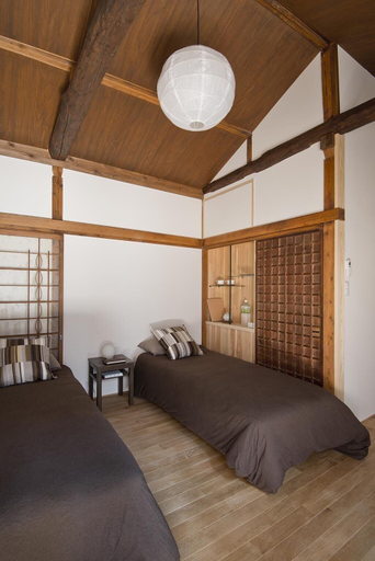Bedroom, Ikebukuro Nigo, Toshima