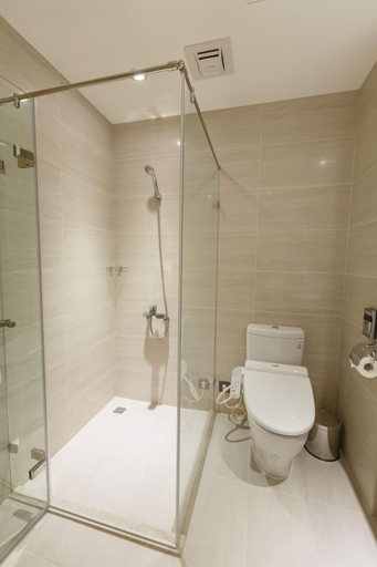 Bathroom 5, Royal Gold Hotel, Kaohsiung
