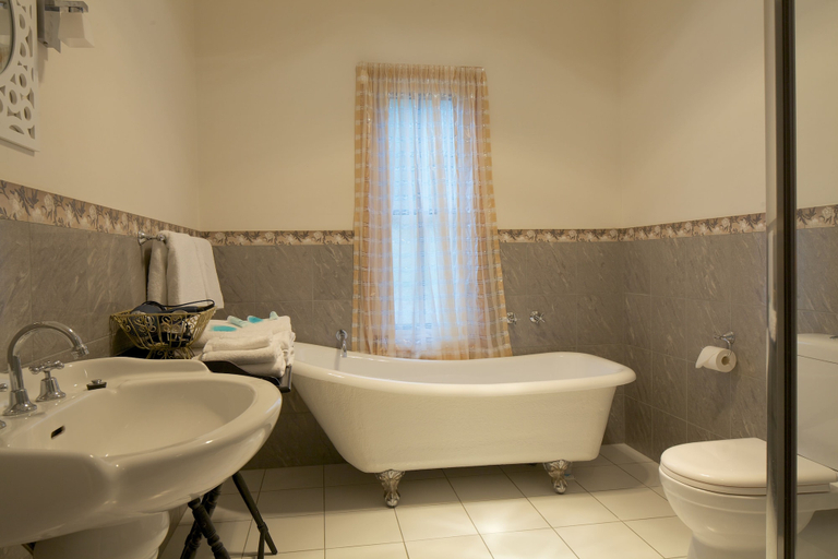 Bathroom 3, Riversdale Estate Cottages, Clarence