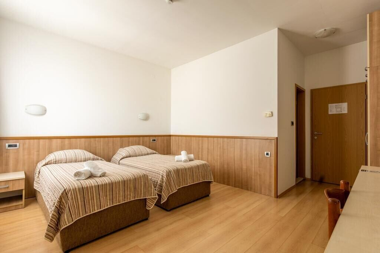 Bedroom 3, Hotel Porto, Zadar