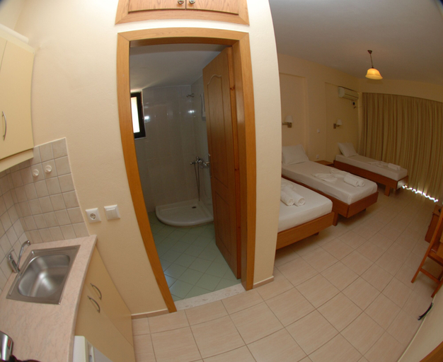 Bathroom 3, Nikos Hotel and Apartments, Sarandës