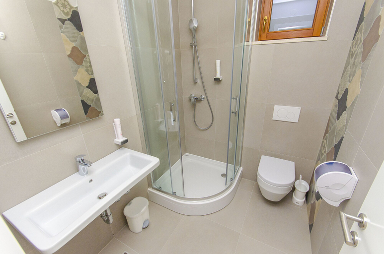 Bathroom 4, Hostel Dvor, Split