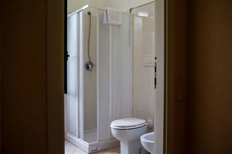 Bathroom 4, Hotel Astor Piacenza, Piacenza