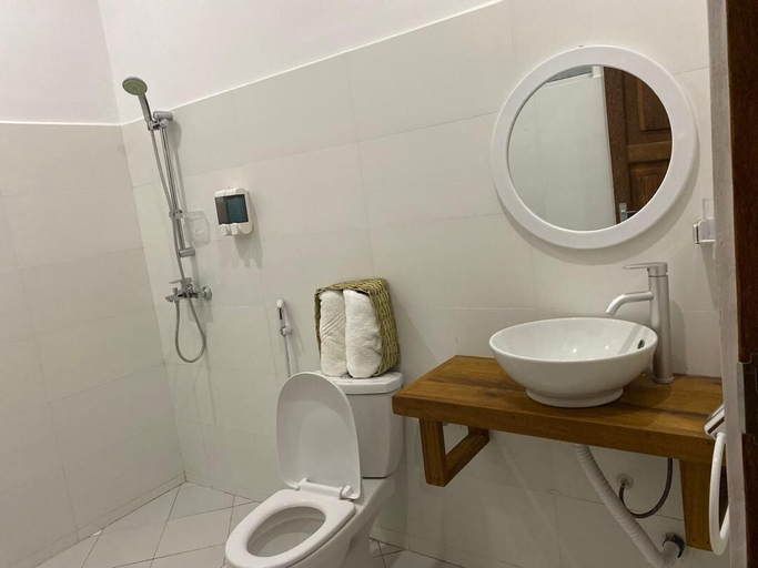 Bathroom 3, Minah's Bungalows, Kaskazini 'A'