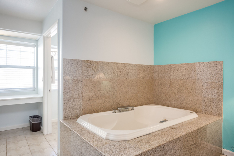 Bathroom 5, Pacifica Beach Hotel, San Mateo