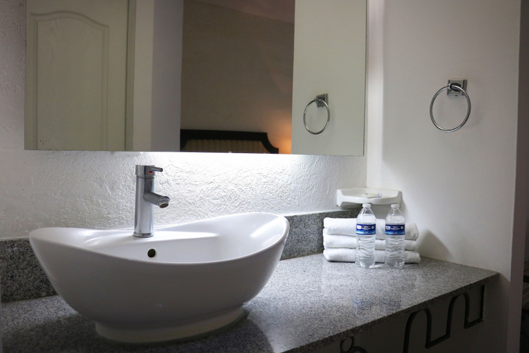 Bathroom 4, Zar Colima, Cuauhtémoc