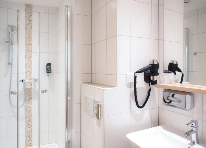 Bathroom 5, Altstadthotel und Restaurant Piazza, Ansbach