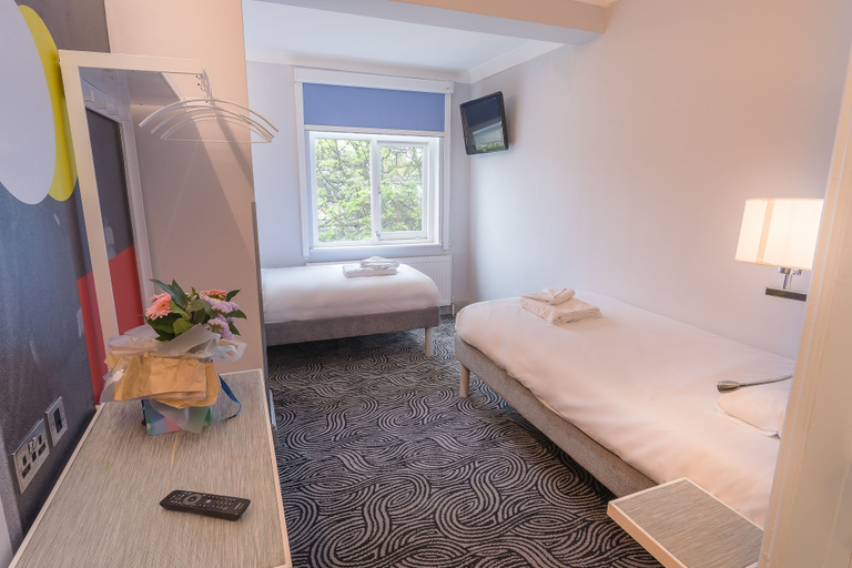 Bedroom 4, Victoria Inn, London