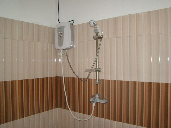Bathroom 3, Bentota Dilu Villa, Beruwala
