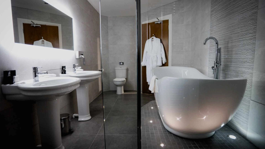 Bathroom 5, Claregalway Hotel