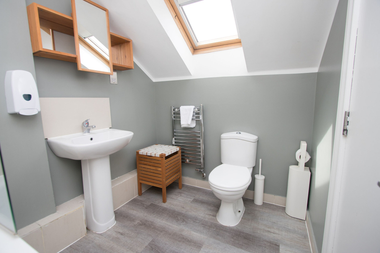 Bathroom 4, Westciti Croydon Serviced Apartments, London