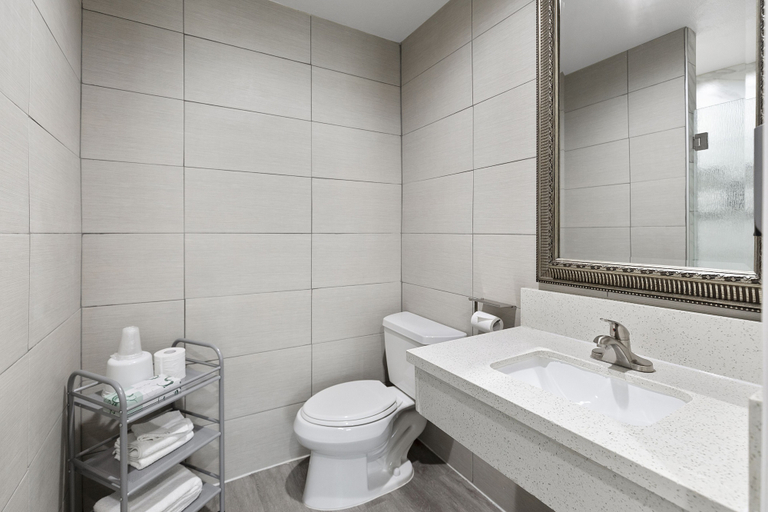 Bathroom 3, Le Blanc Inn & Suites, Los Angeles