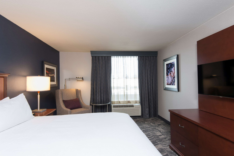 Bedroom 3, DoubleTree by Hilton Schenectady Downtown, Schenectady