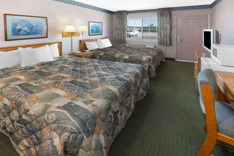 Bedroom 3, Days Inn by Wyndham Oroville, Butte