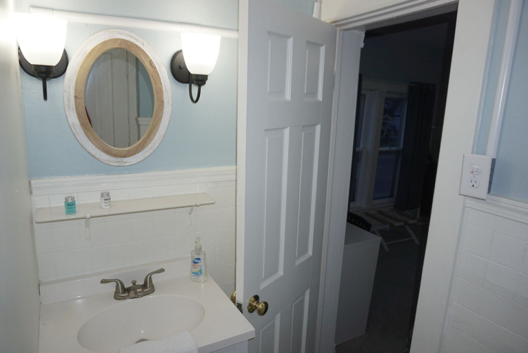 Bathroom 3, Charlevoix House - The Northside, Charlevoix