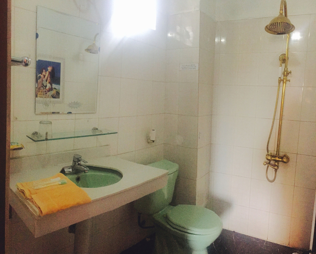 Bathroom 3, Kocmoc Ha Long, Hạ Long