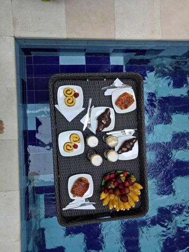 Food & Drinks 5, Donata House, Badung