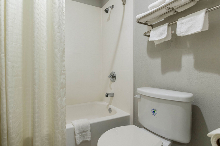 Bathroom 4, Scottish Inn and Suites, Houston