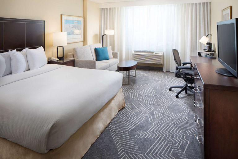 Bedroom 3, DoubleTree by Hilton Hotel Los Angeles Commerce, Los Angeles