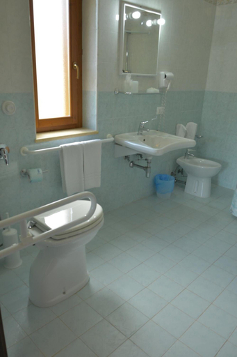 Bathroom 4, Larus Hotel, Cosenza