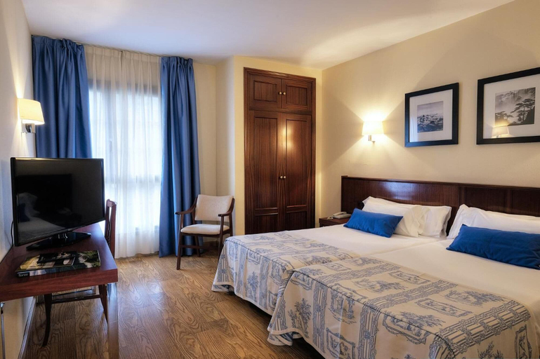 Bedroom 4, Palacio Arias & Hotel y Apartamentos Arias, Asturias