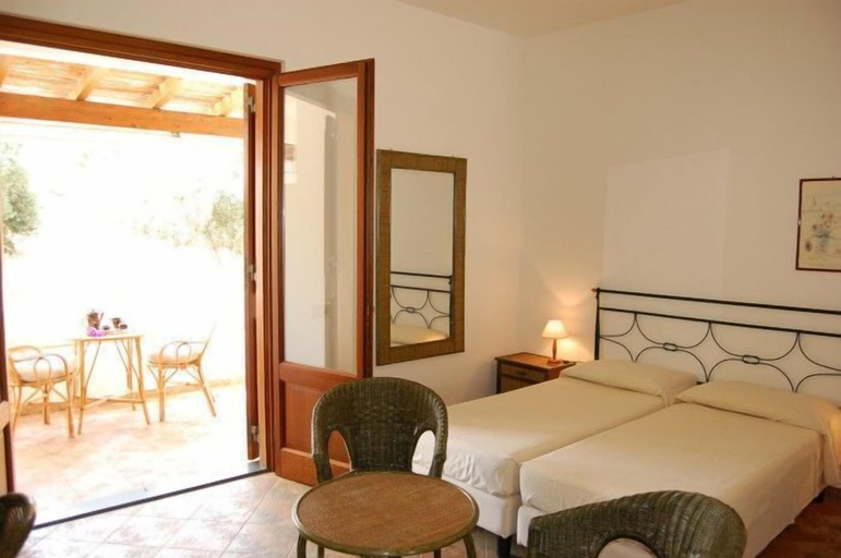 Bedroom 3, Baia Portinenti Hotel Residence, Messina