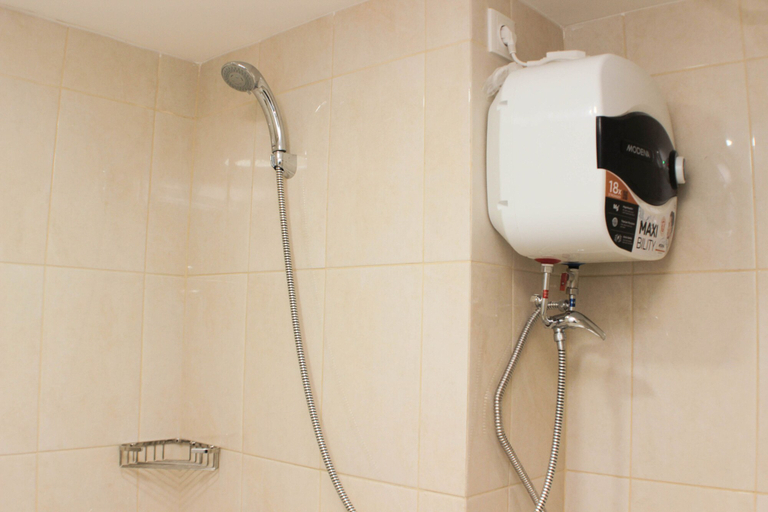 Bathroom 3, Comfort And Simply Studio Springlake Summarecon Bekasi Apartment, Bekasi