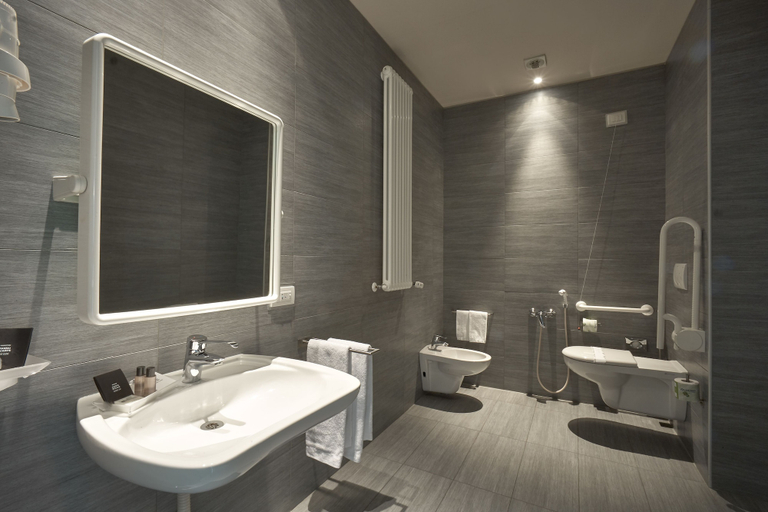 Bathroom 5, Casalgrande Hotel, Reggio Nell'Emilia