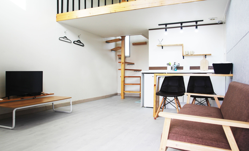 Others 5, Hyun's House, Jeju