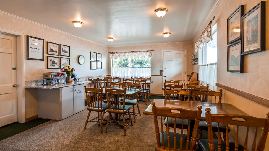 Food & Drinks 5, Baugh Motel, SureStay Collection by Best Western, Cache