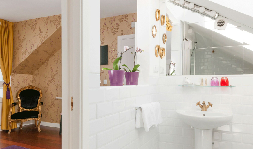Bathroom 3, La Casa de Las Camelias, Asturias