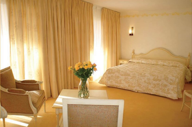 Bedroom 3, Hotel Omega, Alpes-Maritimes