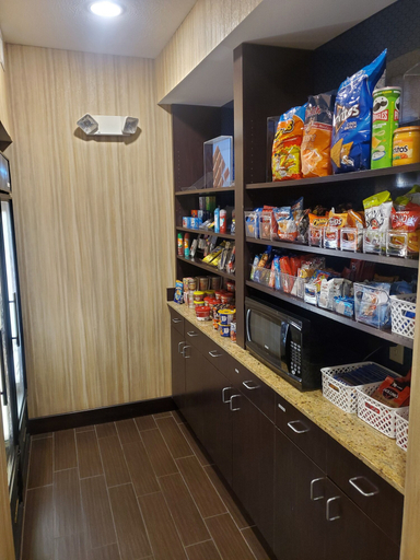 Food & Drinks 5, Hampton Inn & Suites Jamestown, ND, Stutsman