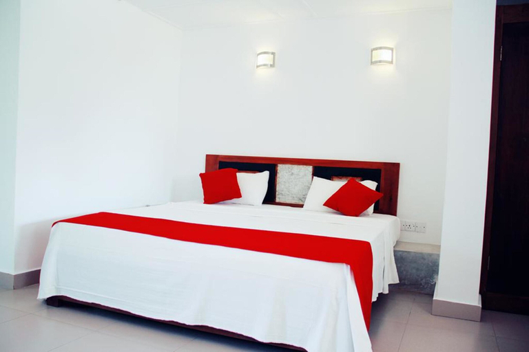 Bedroom 3, Seaway Hotel, Kuchchaveli