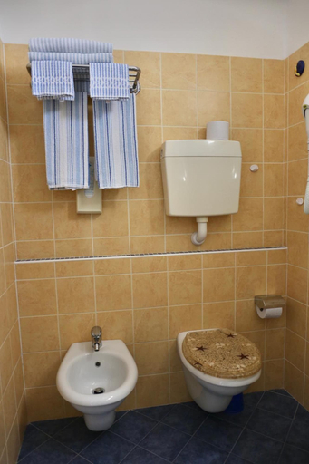 Bathroom 4, Marconi, Rimini