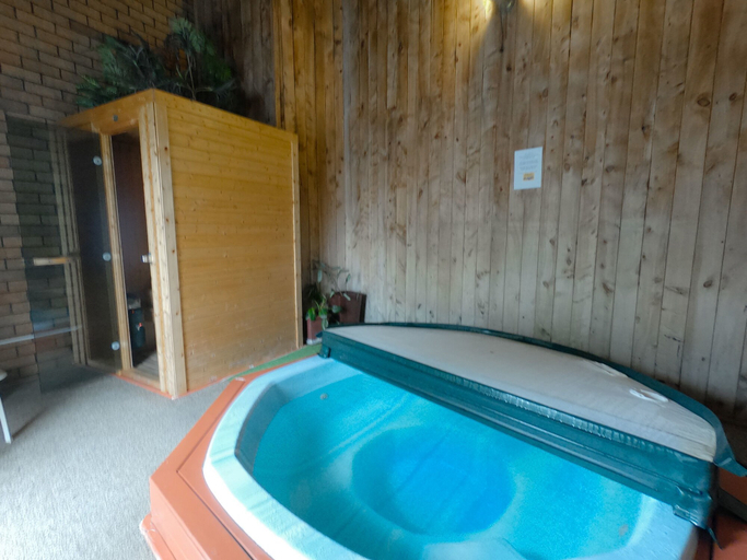 Sport & Beauty 4, Castle Court Motel, Rodney