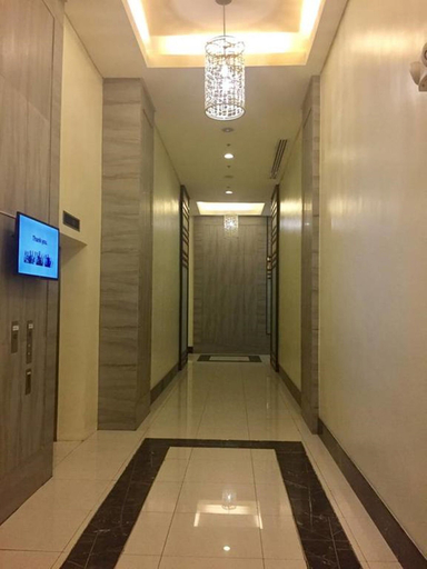 Others 5, Condoluxe Pioneer Woodlands, Mandaluyong