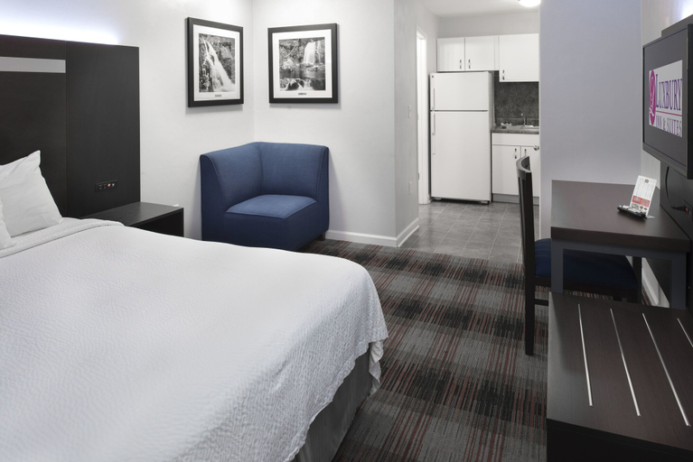 Bedroom 3, Luxbury Inn & Suites, Blount