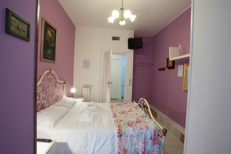 Bedroom 4, Eva Holiday, Rome
