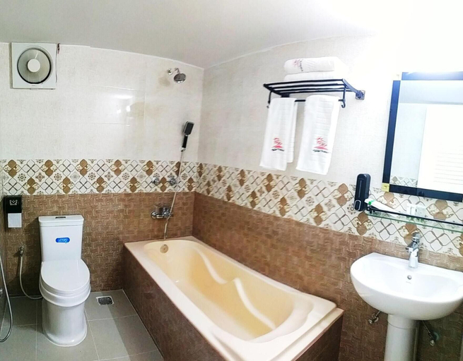 Bathroom 4, Hotel Khan Palace, Patuakhali