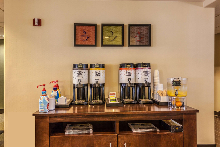 Food & Drinks 5, Hampton Inn Colorado Springs-Airport, El Paso